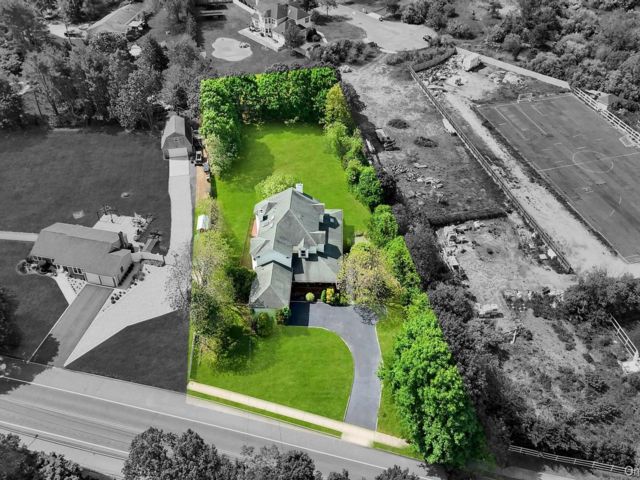  5 BR,  4.00 BTH &nbsp;Colonial style home in Manorville