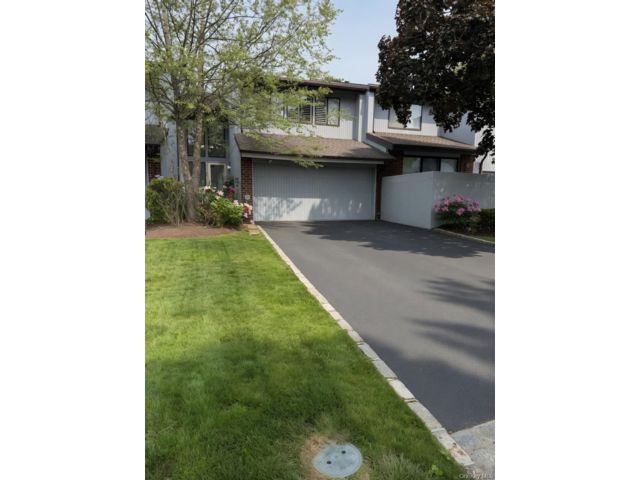  3 BR,  4.00 BTH &nbsp;Condo style home in Jericho