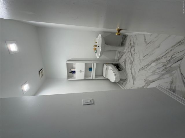 [PHOTO]