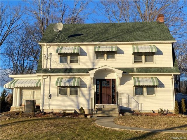  3 BR,  2.00 BTH &nbsp;Colonial style home in Newburgh
