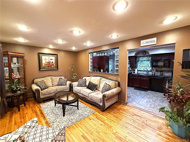 [PHOTO]