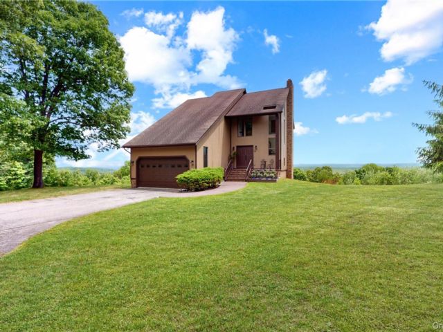  4 BR,  4.00 BTH &nbsp;Contemporary style home in Middletown