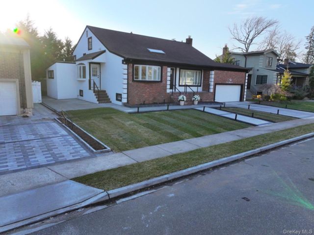  4 BR,  3.00 BTH &nbsp;Split level style home in North Woodmere