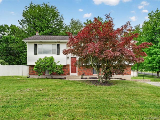  3 BR,  2.00 BTH &nbsp;Raised ranch style home in Middletown
