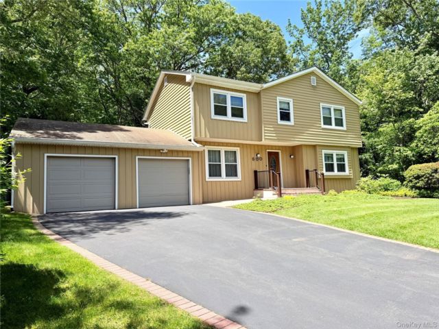  4 BR,  3.00 BTH &nbsp;Colonial style home in Port Jefferson