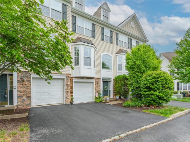  3 BR,  3.00 BTH &nbsp;Condo style home in Monroe