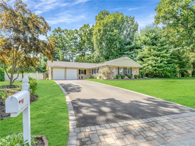[Stony Brook Real Estate, listing number 7292649]