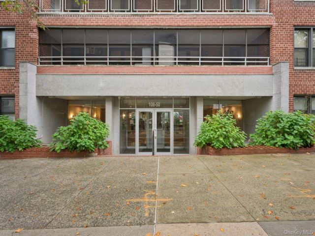 Studio,  0.00 BTH &nbsp;House style home in Forest Hills