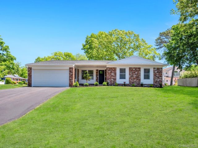  4 BR,  2.00 BTH &nbsp;Ranch style home in Port Jefferson Station