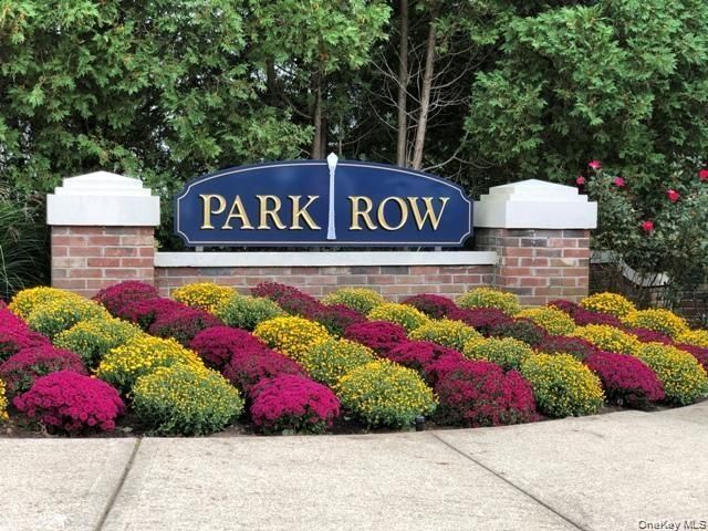  3 BR,  3.00 BTH &nbsp;Condo style home in Central Islip