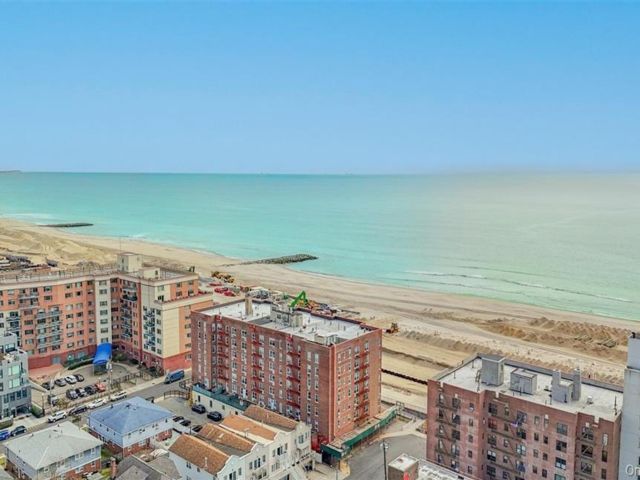  1 BR,  1.00 BTH &nbsp;Mid rise style home in Rockaway Park