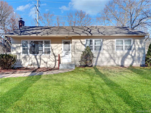  3 BR,  2.00 BTH &nbsp;Ranch style home in Medford