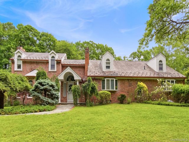  6 BR,  6.00 BTH &nbsp;Colonial style home in Matinecock