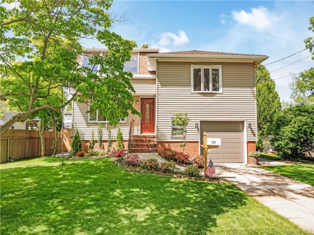  5 BR,  2.00 BTH &nbsp;Other style home in Massapequa Park