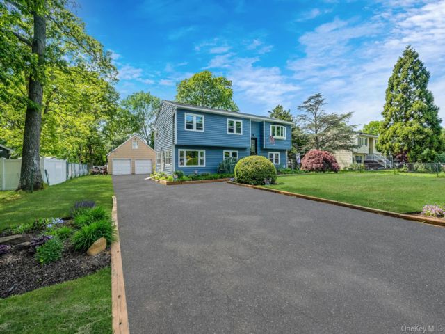  6 BR,  3.00 BTH &nbsp;Hi ranch style home in Shirley