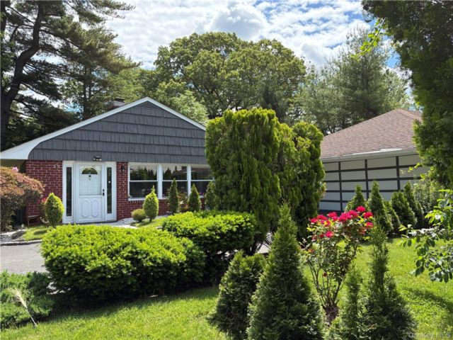  3 BR,  2.00 BTH &nbsp;Other style home in Roslyn Heights
