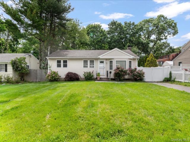  3 BR,  2.00 BTH &nbsp;Ranch style home in Huntington Station