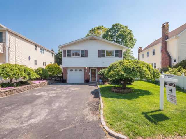  3 BR,  2.00 BTH &nbsp;Other style home in Scarsdale