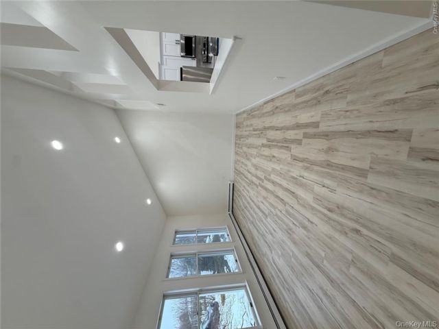 [PHOTO]
