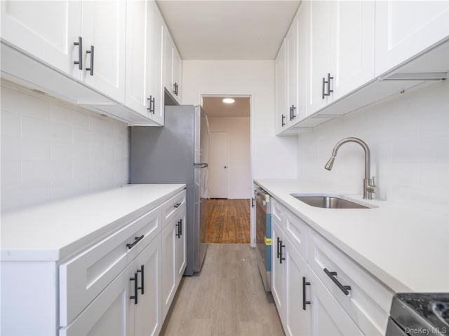 [PHOTO]