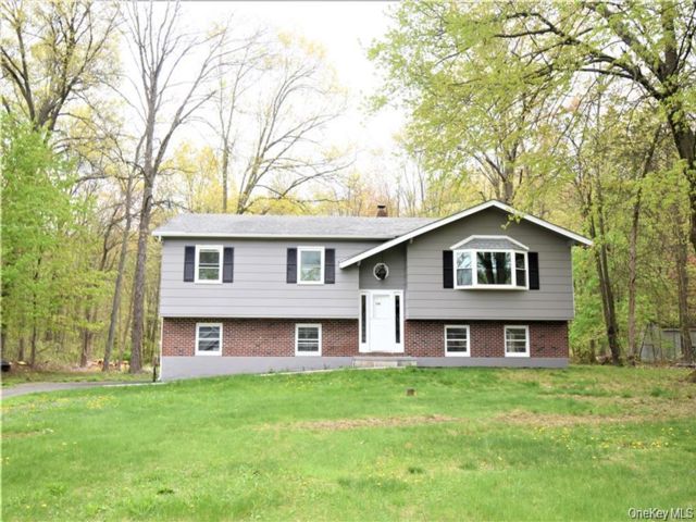  3 BR,  3.00 BTH &nbsp;Ranch style home in New Windsor