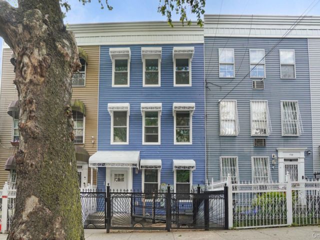  8 BR,  3.00 BTH &nbsp;Other style home in Morris Heights