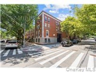  3 BR,  2.00 BTH &nbsp;Condo style home in New York (manhattan)