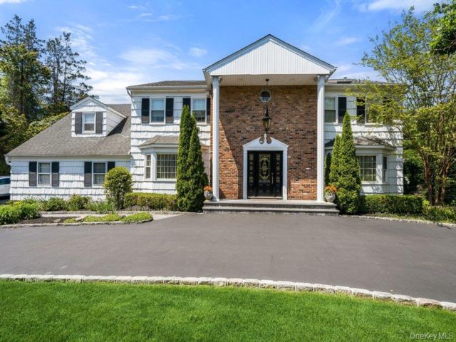  6 BR,  5.00 BTH &nbsp;Colonial style home in Woodbury
