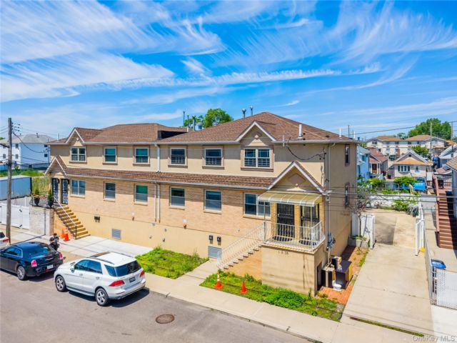 [Howard Beach Real Estate, listing number 7292979]