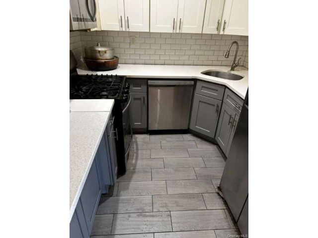  5 BR,  2.00 BTH &nbsp;Colonial style home in Cambria Heights