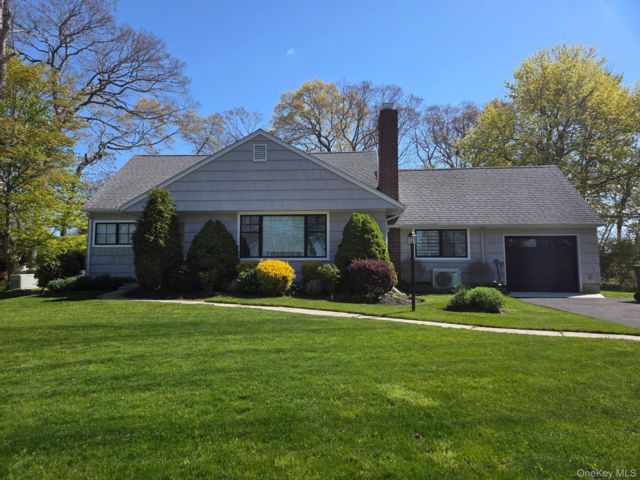  4 BR,  2.00 BTH &nbsp;Exp cape style home in Westhampton