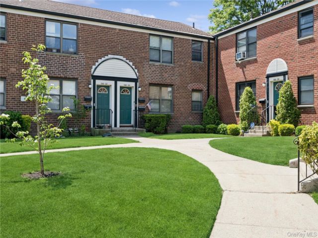  1 BR,  1.00 BTH &nbsp;Garden style home in Fresh Meadows