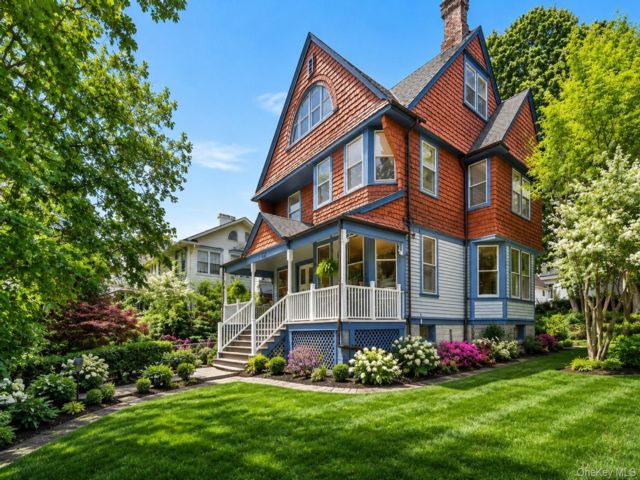  7 BR,  3.00 BTH &nbsp;Victorian style home in Mount Vernon