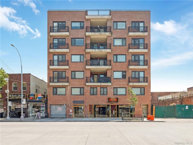 Studio,  0.00 BTH &nbsp;Mid rise style home in Jamaica