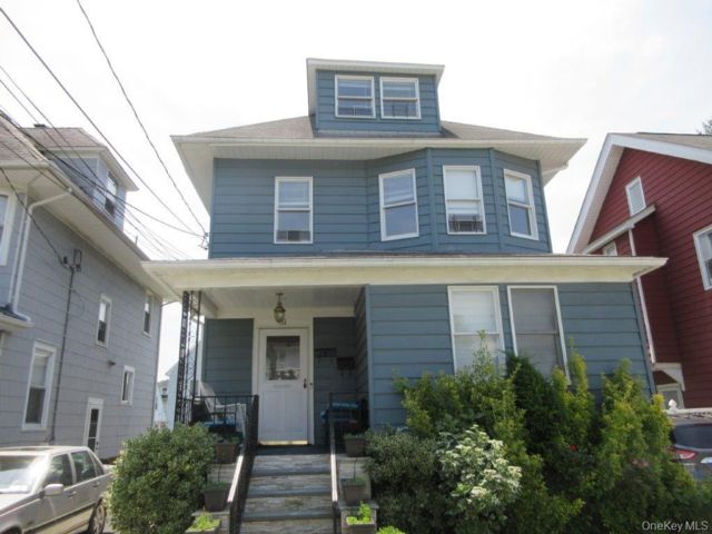  4 BR,  2.00 BTH &nbsp;Craftsman style home in New Rochelle