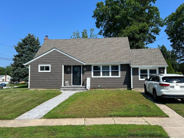 4 BR,  2.00 BTH &nbsp;Cape cod style home in Westbury