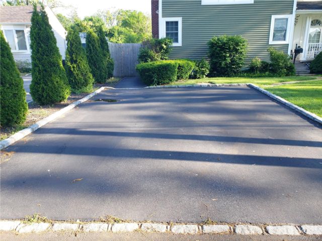  2 BR,  1.00 BTH &nbsp;Colonial style home in West Babylon