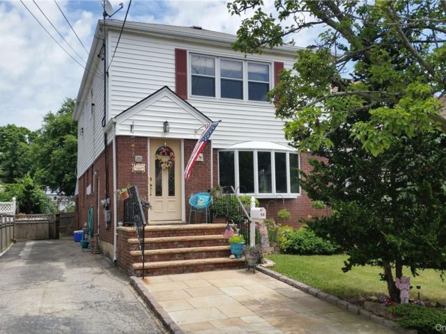  2 BR,  1.00 BTH &nbsp;Other style home in Lynbrook