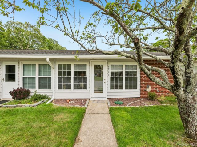  2 BR,  1.00 BTH &nbsp;Other style home in Ridge