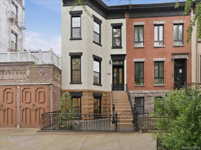  5 BR,  4.00 BTH &nbsp;House style home in Bedford Stuyvesant