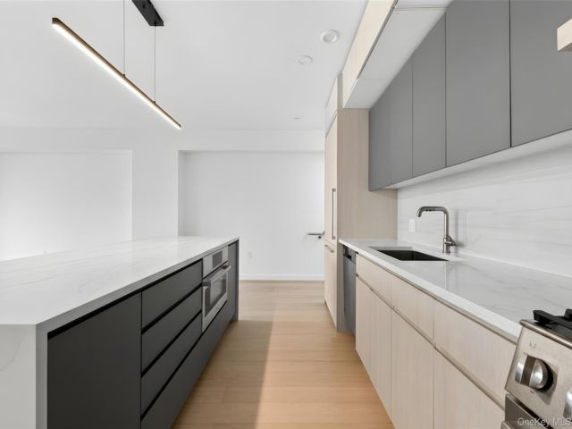 [PHOTO]