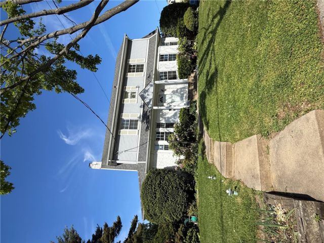  4 BR,  1.00 BTH &nbsp;Colonial style home in Great Neck