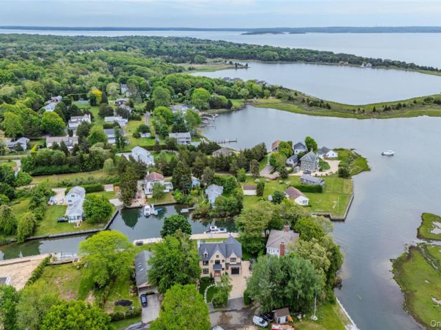  4 BR,  3.00 BTH &nbsp;Post modern style home in Southold