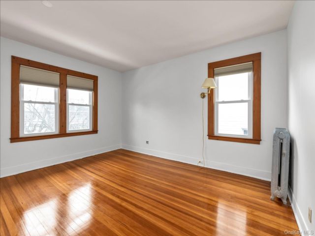  3 BR,  1.00 BTH &nbsp;Colonial style home in Lynbrook