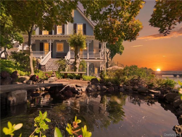  6 BR,  6.00 BTH &nbsp;Colonial style home in Nyack