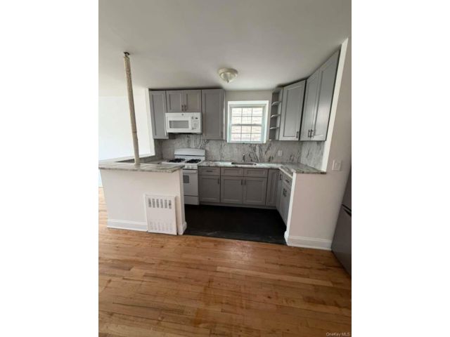  3 BR,  1.00 BTH &nbsp;Other style home in Wakefield