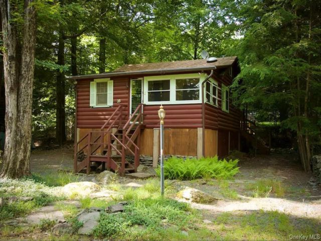  2 BR,  1.00 BTH &nbsp;Cabin style home in Smallwood