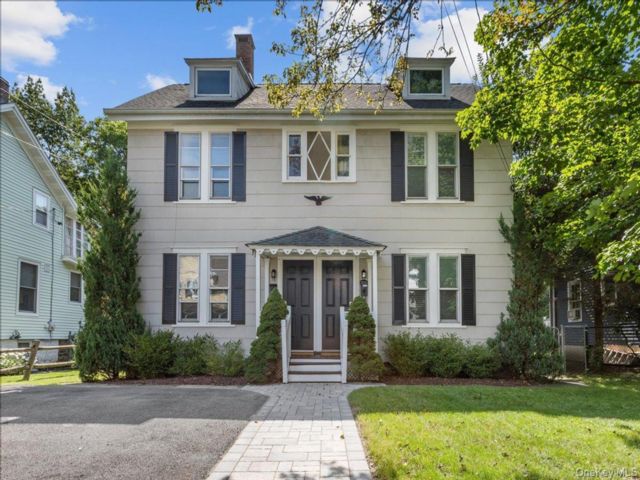  2 BR,  1.00 BTH &nbsp;Colonial style home in Cornwall On Hudson