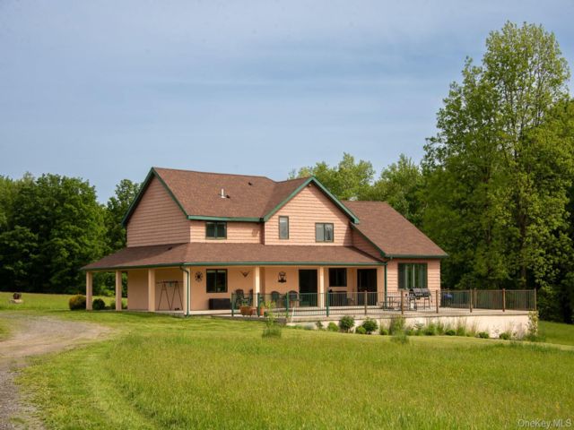  4 BR,  3.00 BTH &nbsp;Farmhouse style home in Greenfield Park