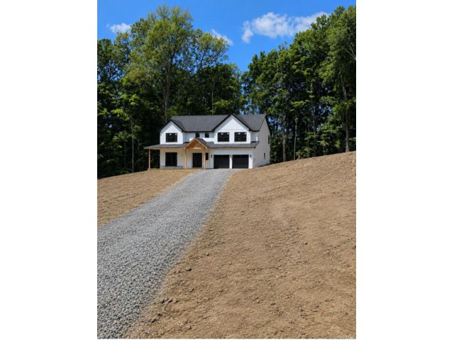  4 BR,  3.00 BTH &nbsp;Colonial style home in Florida